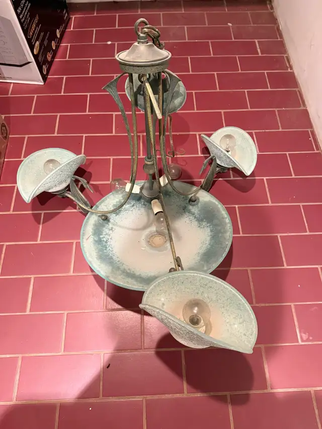 Chandelier in Indoor Lighting & Fans in Markham / York Region - Image 2