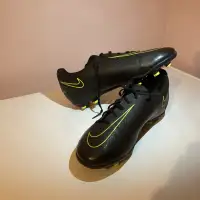 Soulier de soccer / Soccer cleats (Nike Phantom)
