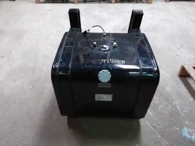 réservoir pour camion mack 70 gallons neuf en acier Cette Annonce est pour : Un réservoir neuf de ca...