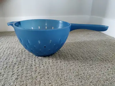 Colander / Strainer - Blue Round with Handle - 7.5" D x 4.25" H, View more