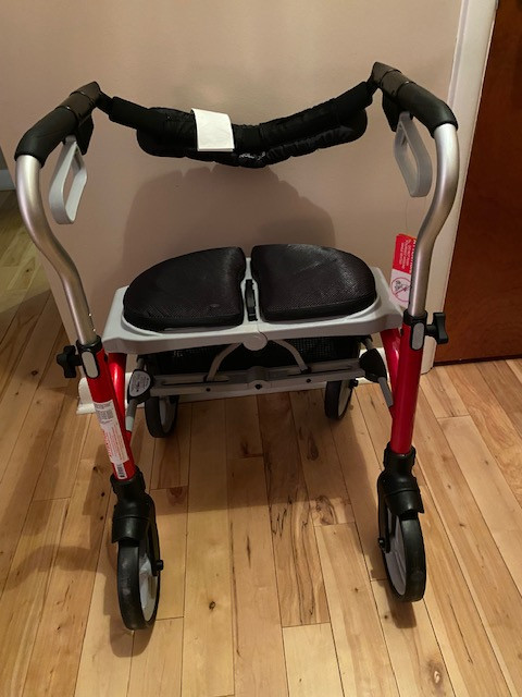 Breezy 600 Wheel Chair & Evolution Mobility Aid in Other in Ottawa - Image 4