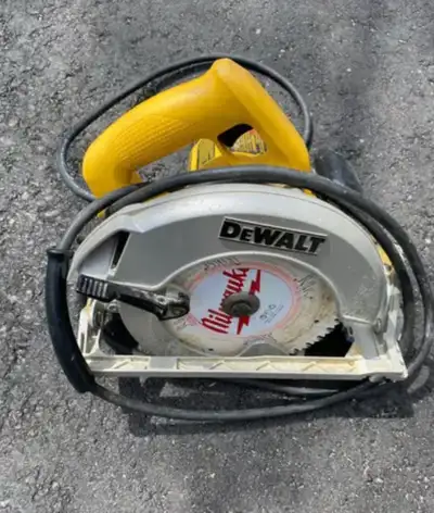 DeWalt 7 1/4” Corded Circular Saw – Excellent Condition – for sale for $60 retails for $175 plus Hst...