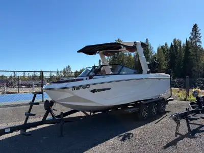 Loaded one owner boat Price plus tax 400k plus MSRP 148 hours Option list in pictures Always on boat...