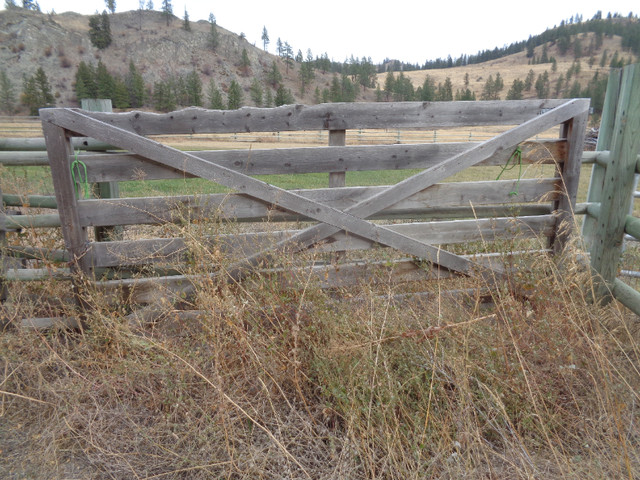 Handmade Authentic Ranch Wooden Barn Gates in Outdoor Décor in Penticton - Image 2