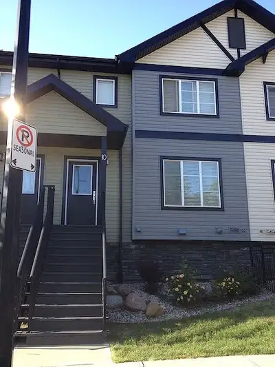 Amazing 3 Bedroom, 3 Bathroom Townhouse For Rent in Terwillegar Towne with a Double Attached Garage!...