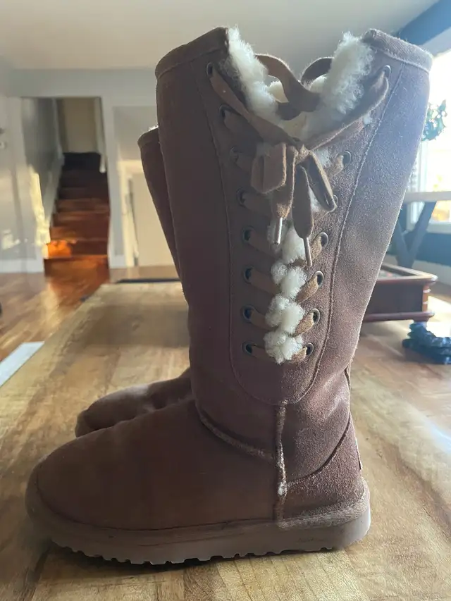 Youth/Women’s Ugg Boots in Kids & Youth in St. Albert - Image 2