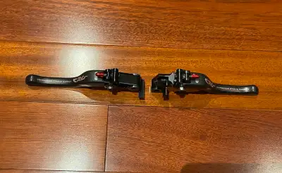 Mint condition full carbon fiber shorty levers. They came off a 2010 Yamaha r1, will fit on 2009-201...