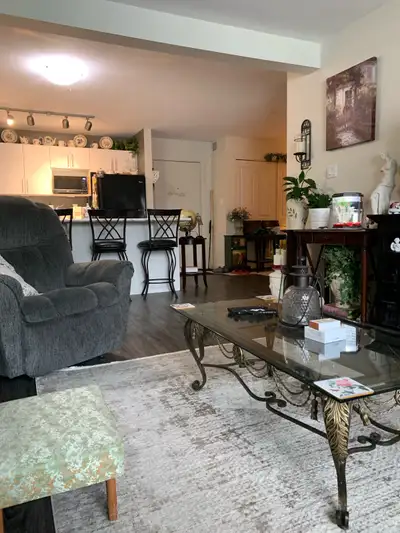 Lease taker over 894 sq ft. Lovely, south facing ground floor apartment 2 Bedroom In suite laundry R...