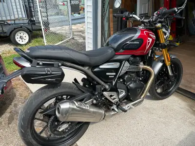 Mint …brand new 1015 Kms…. Just had its first 1000 Kms service 10 cosmetic mods included….