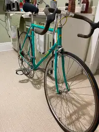 Road bike. Mint shape. $200. 475-8339