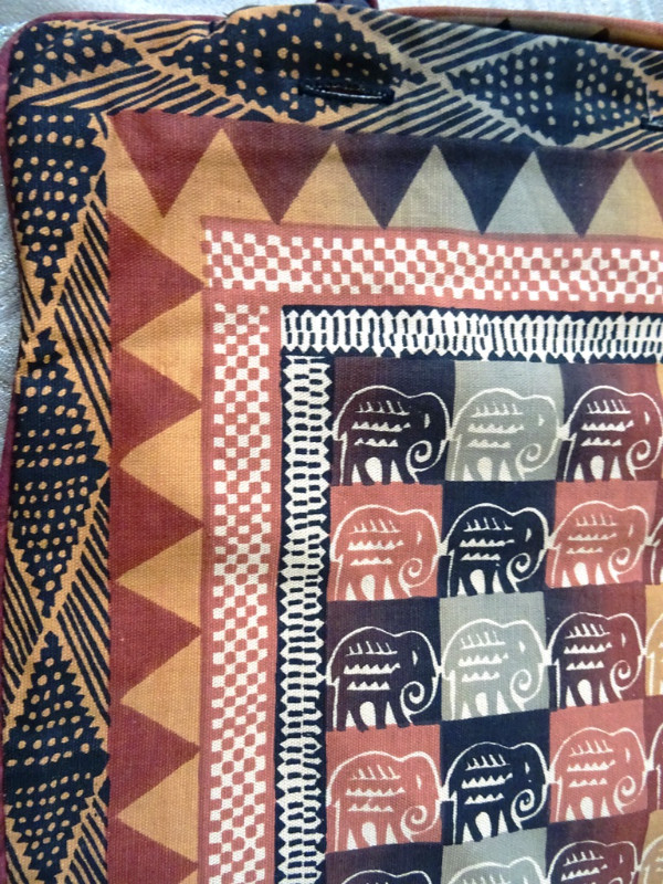 ETHNOGRAPHIC African PILLOW COVERS tribal Elephants ZIMBABWE set in Home Décor & Accents in Brantford - Image 2