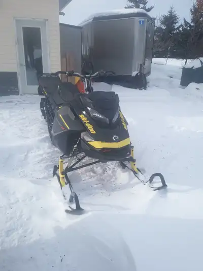 Excellent Skidoo Summit X 850. 175" track. SledShed can with food warmer. BRAND NEW TRACK! Starts an...