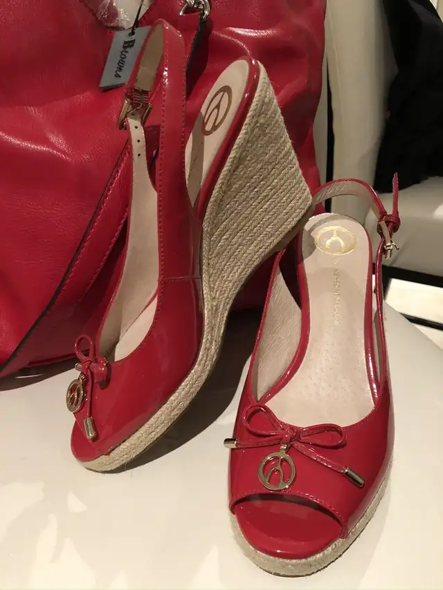 Women’s Red Leather Shoes and Purse size 8.5 *NEW* $65 each in Women's - Shoes in Markham / York Region - Image 3