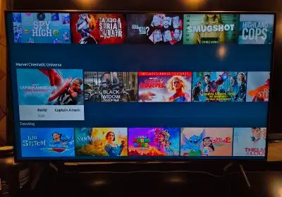 Smart tv samsung crystal 4k Parfaite condition comme neuve 2 entrees hdmi Vient avec manette Model.....