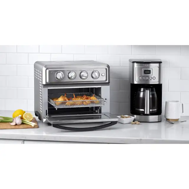 Cuisinart 7-in-1 Air Fryer + Convection Toaster Oven (TOA-60) in Toasters & Toaster Ovens in Markham / York Region - Image 7