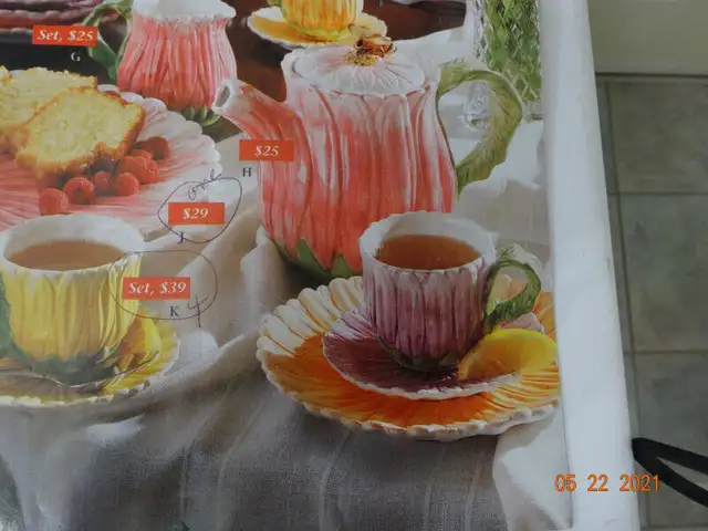 Set of  Summer  dishes, from 1990s, never used. like flowers, 4 in Arts & Collectibles in Kelowna - Image 6