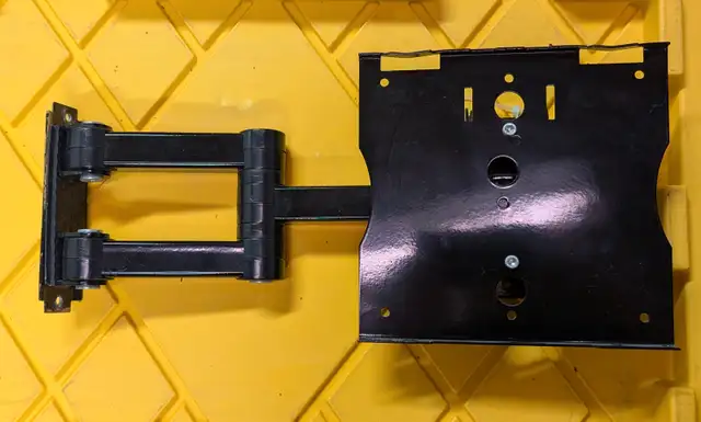 2 tv mounts for smaller tvs in TVs in City of Halifax - Image 4