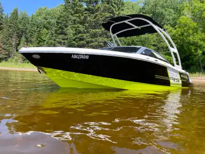 Four Winns RS Wakeboard Boat | 4.3L | Full Conv Top | Like New