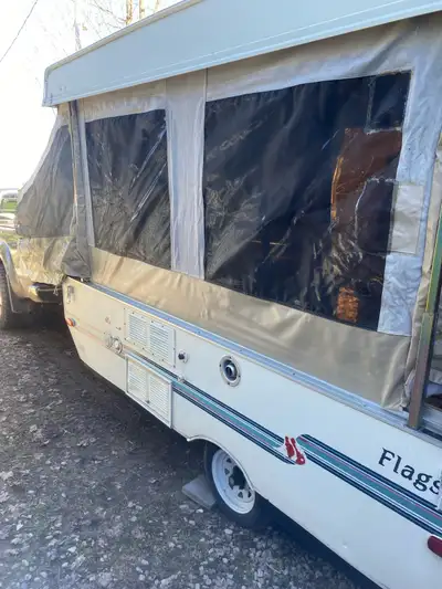 Old tent trailer no ownership I think it’s 2000’s Canvas corners need some patches You can buy canva...