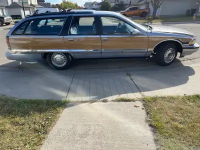 1995 Buick Roadmaster Estate Wagon it is Adriatic Blue in colour only 522 made in this color in his...