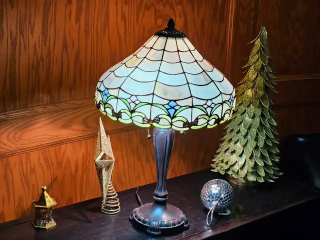 Lampe style Tiffany in Indoor Lighting & Fans in City of Montréal - Image 2