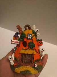 Halloween: vintage Pumpkin Hollow Hand Painted ceramic house