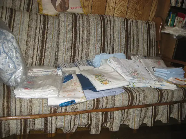 COUVERTURES (BLANKET) - LITERIE POUR LIT SIMPLE ET DOUBLE in Other in Laval / North Shore - Image 7