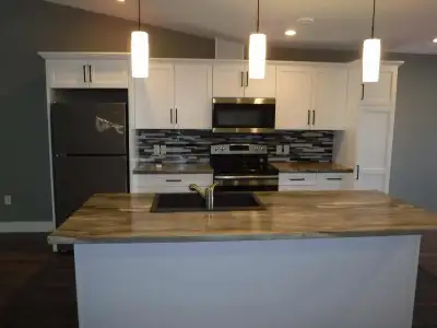 Two bed two bath semi detached in Stratford