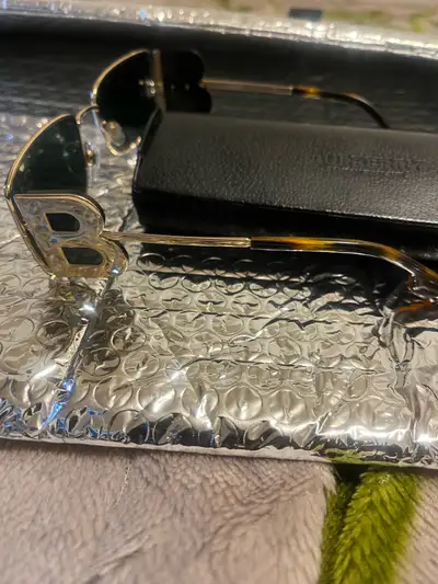MEN'S DESIGNER GARAGE SALE, BURBERRY, GIUSEPPE, VALENTINO - , View more
