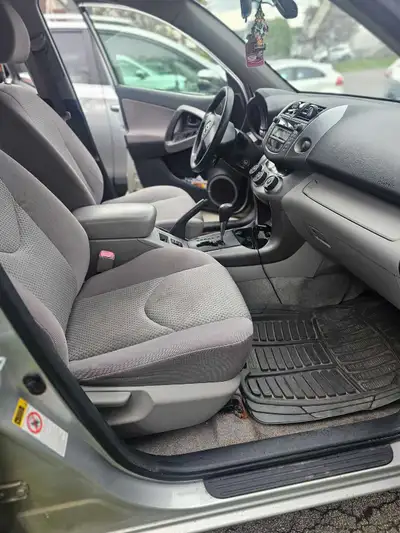 Clean 2008 Toyota Rav4 for sale Call me on 438-989-0643