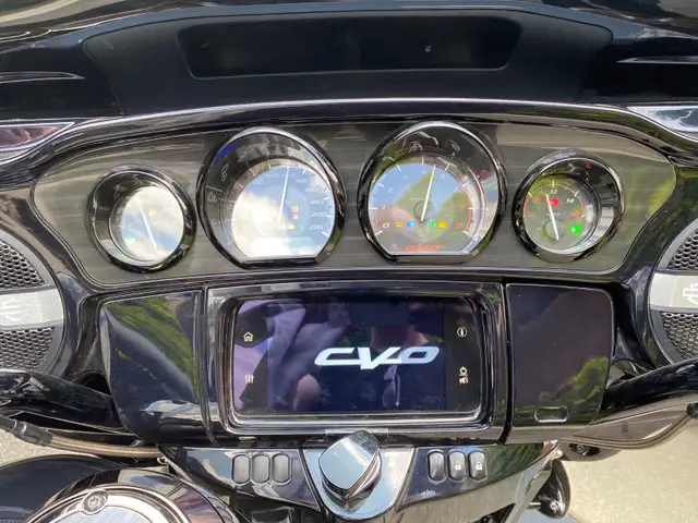 2022 Harley Davidson Street glide CVO in Sport Touring in Mississauga / Peel Region - Image 6