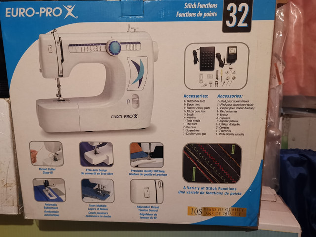 Sewing machine  in Hobbies & Crafts in Oshawa / Durham Region - Image 2