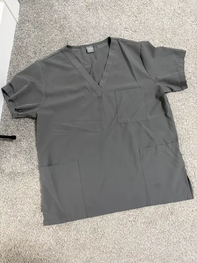 Scrub Set / Scrubs in Women's - Other in Calgary - Image 7