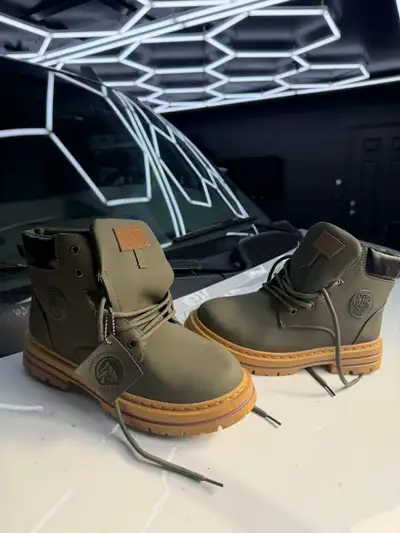 Mens Winter Boots Size 9.5, View more