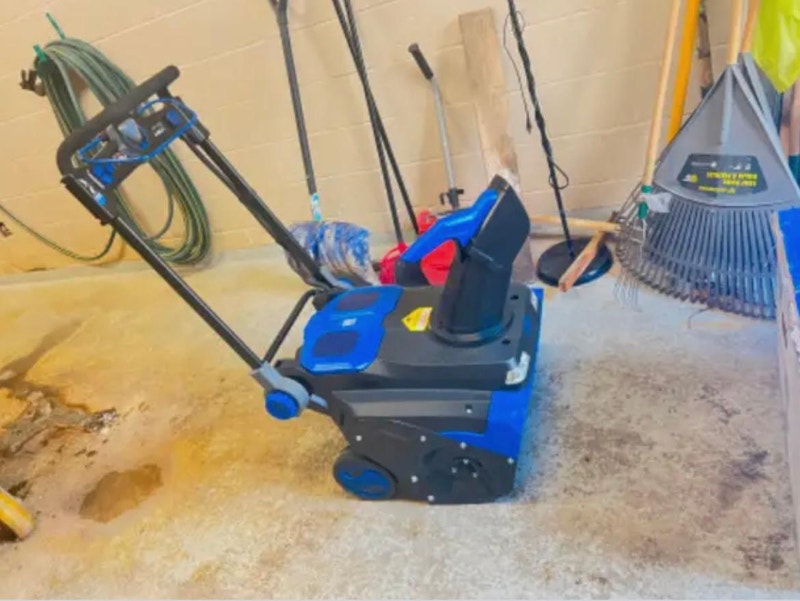 Cordless Joe snow blower battery power no gas or fumes Snowblowers