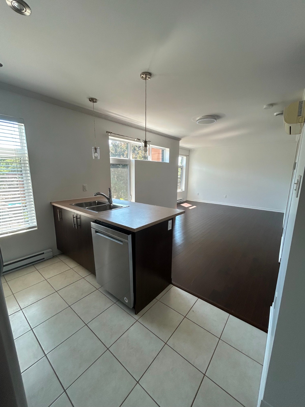 3 1/2 Appartement condo avec terrasse privée / rooftop terrasse — photo 2
