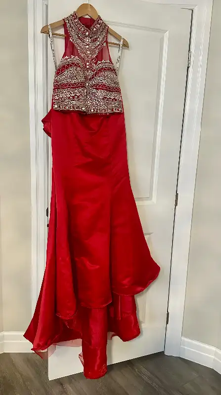 Gorgeous “lady in red” showstopper gown in Women's - Dresses & Skirts in Kitchener / Waterloo - Image 4