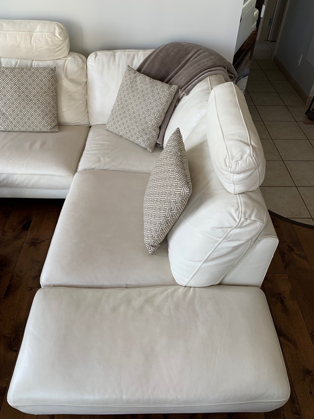 White leather sectional with coffee table Chairs & Recliners