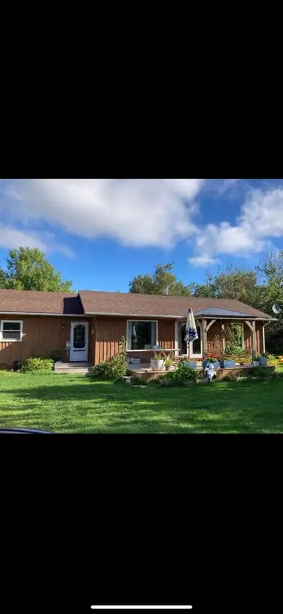 2 bedroom 1 bath 4 season cottage for rent from Sept to May in Brackley Beach. $2000 per month inclu...