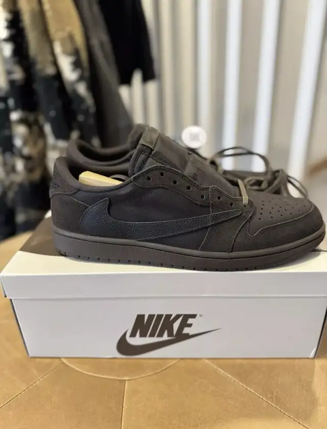 Jordan 1 Retro Low SP Travis Scott Velvet Brown  in Men's Shoes in Mississauga / Peel Region - Image 2