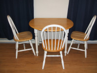 Table et 4 chaises en érable