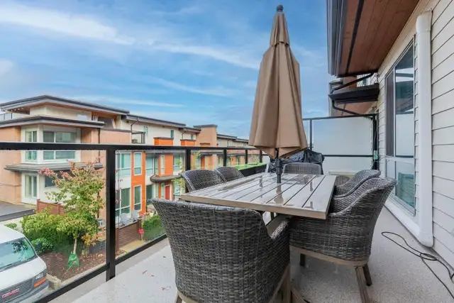 5 Bed + Den Townhome - Rooftop Hot Tub, Pool, Gym - South Surrey in Long Term Rentals in Delta/Surrey/Langley - Image 3