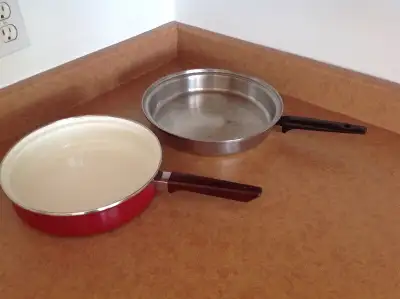 POÊLES À FRIRE  RÔTISSOIRE MOULE GÂTEAU, CAKE MOLD, FRYING PANS, View more