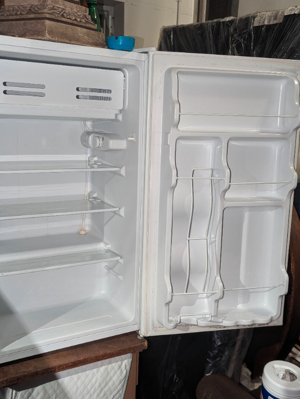 Compact fridge - master chef $100 delivered in Refrigerators in Kingston - Image 4