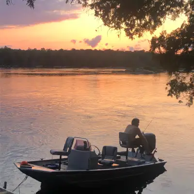 The G3 1656 CCJ DLX is the ultimate fishing boat. A rugged, 16-foot welded aluminum jet boat designe...