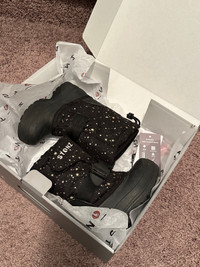 Stonz Girls Winter Boots - Size 11