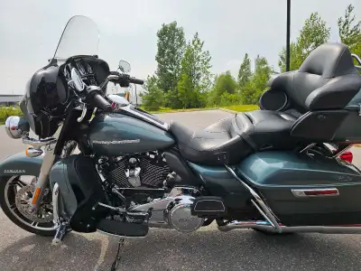 2020 Harley Ultra Limited. This bike has a full stage one set up with Vance and Hines Eliminator pip...