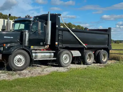 18 speed 600 hp cat. Mint must see 156,000 orginal km