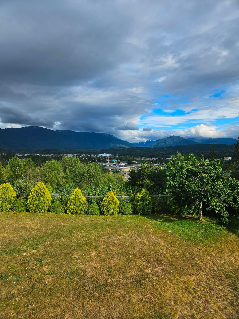 All-Inclusive, Furnished 2 Bedroom + Den with Mountain Views 1