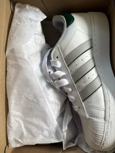 Brand New never worn ! Unisex Adidas Superstar XLG